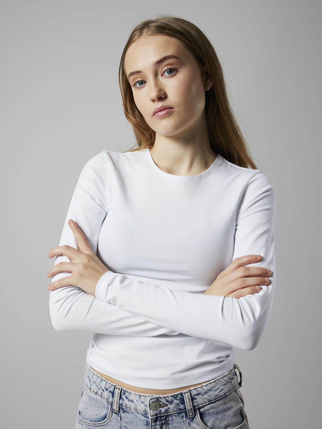 model_shot-creative